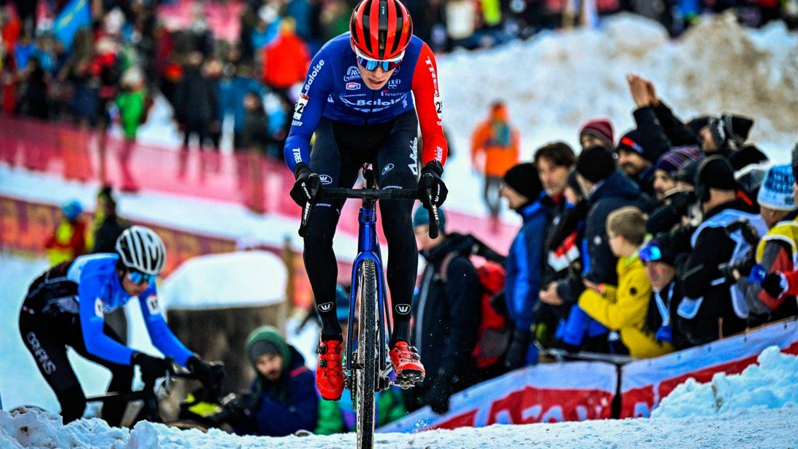Dutch Pim Ronhaar pictured in action during the men's elite race of the Cyclocross World Cup race in Val di Sole, Italy, Saturday 17 December 2022, stage ten (out of 14) in the World Cup of the 2021-2022 season.
BELGA PHOTO JASPER JACOBS
